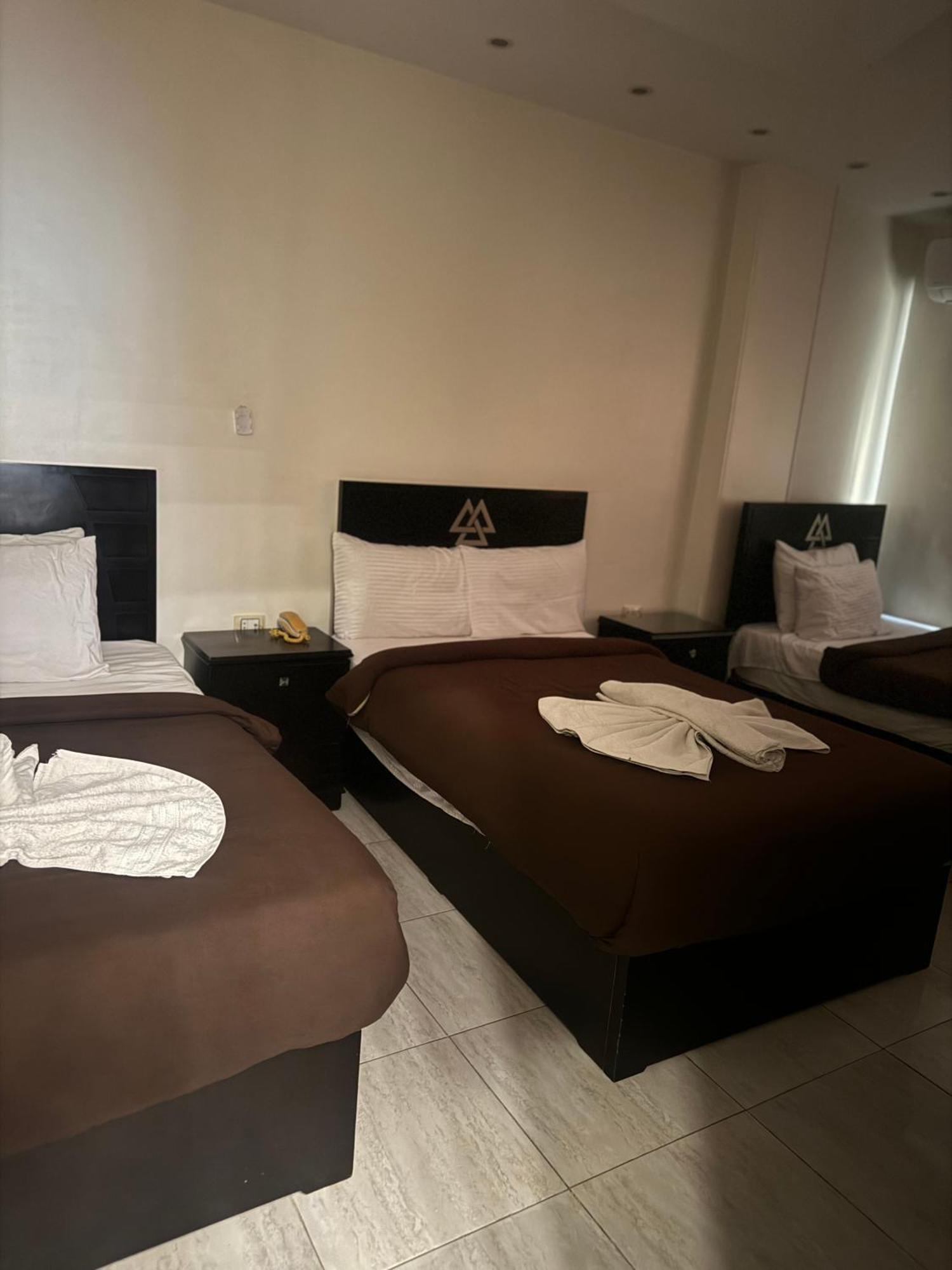 Pyramids And Sphinx Hotel Kafret el-Gabal Buitenkant foto