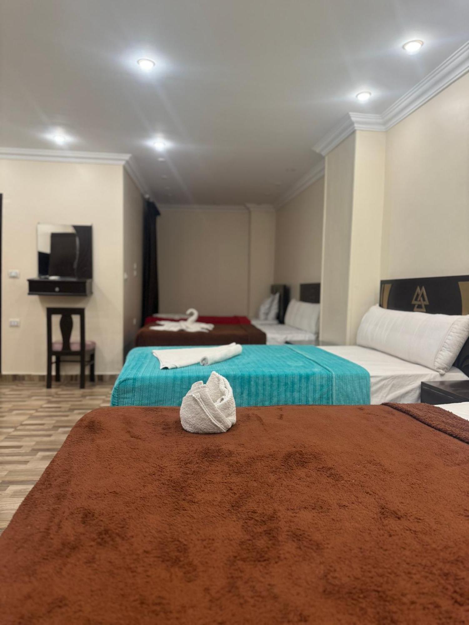 Pyramids And Sphinx Hotel Kafret el-Gabal Buitenkant foto