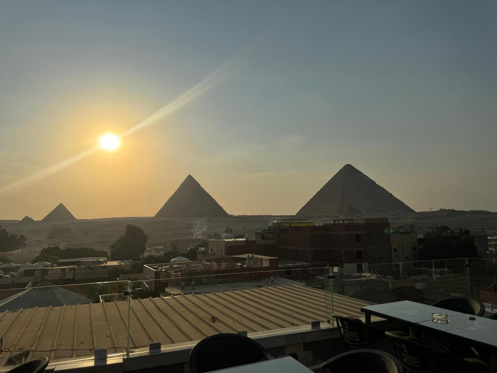 Pyramids And Sphinx Hotel Kafret el-Gabal Buitenkant foto
