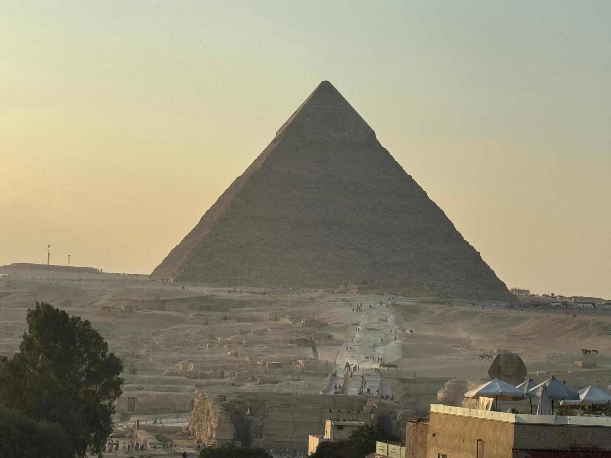 Pyramids And Sphinx Hotel Kafret el-Gabal Buitenkant foto