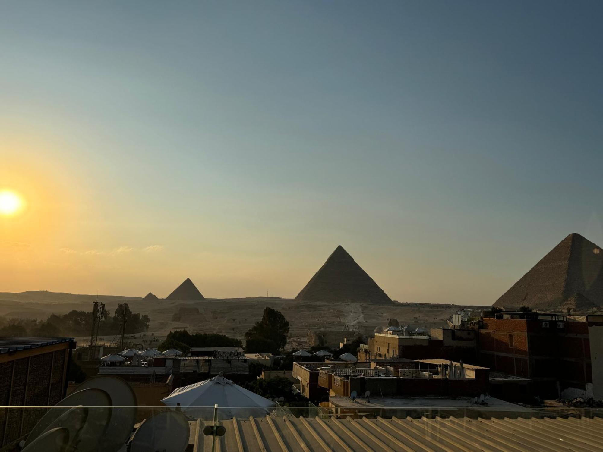 Pyramids And Sphinx Hotel Kafret el-Gabal Buitenkant foto